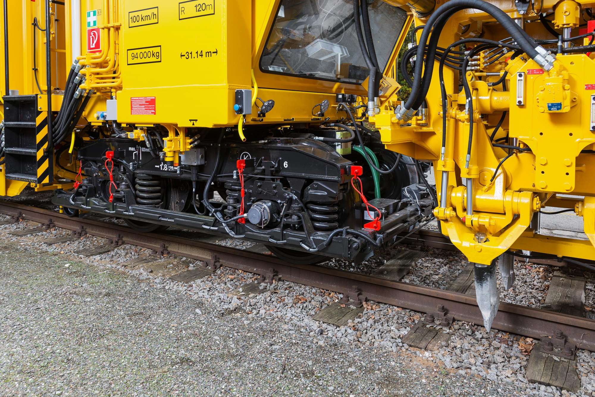 This is how we create new opportunities of cooperation between track maintenance machines and the infrastructure.