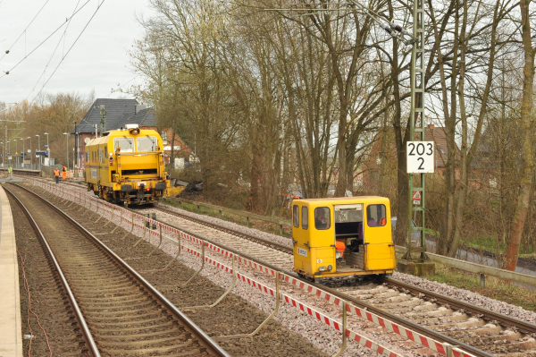 A satellite trolley travels in front of the self-propelled recording car. Using laser technology, the track geometry between both vehicles is recorded.