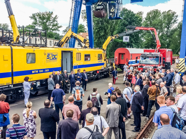 La consegna officiale si é tenuta, nell'ambito della manifestazione „Czech Railway Days“, la più importante fiera del settore della costruzione ferroviaria in Cecoslovacchia,  nella cittá di Ostrava.