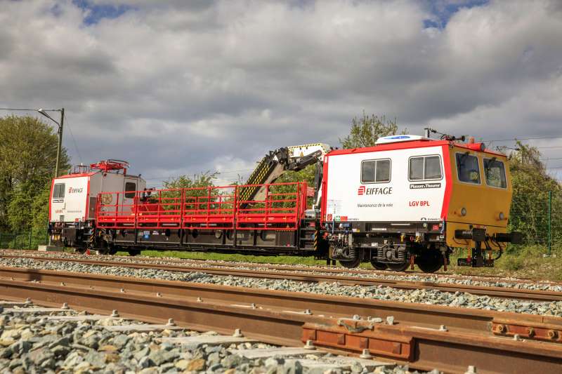 La nouvelle draisine OBW 100 est le nouvel engin de maintenance pour les installations ferroviaires de la ligne TGV.  © Gaël Arnaud/Eiffage