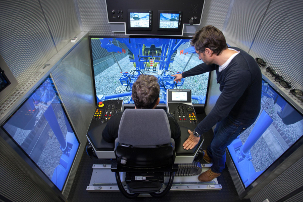 Die Bedienung einer Stopfmaschine wird in modernen Simulatoren trainiert.
