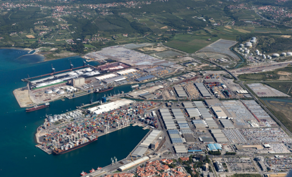 Der Hafen Koper ist übersichtlich, verfügt aber über Bahngleise in allen Bereichen. © Luka Koper