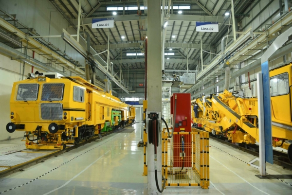 The heavy-duty machines can leave the factory as self-propelled vehicles on their own axle