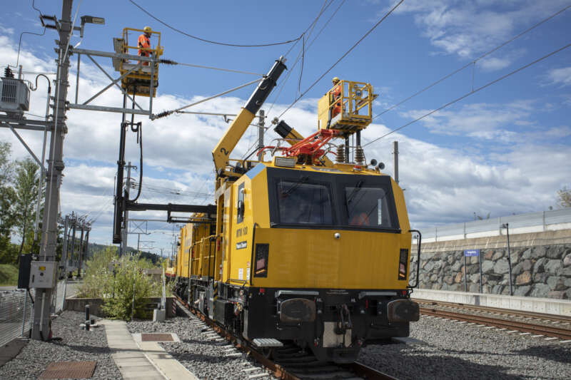 The MTW 100 owned by Rhomberg Fahrleitungsbau in full operation during work on the overhead line on the new Koralm Railway line, shown near the Hengsberg railway station.