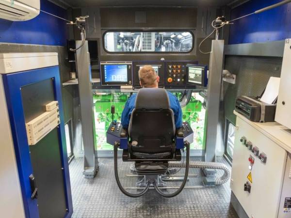 Ergonomic and safe control of all functions from the operator's seat