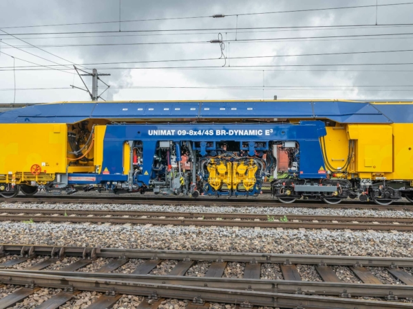 Tamping without cutting corners: 8x4 tamping unit for performance and flexibility