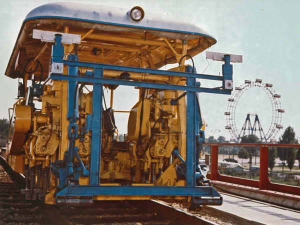 Mechanization of track maintenance - machines replace cumbersome manual work and deliver lasting results.