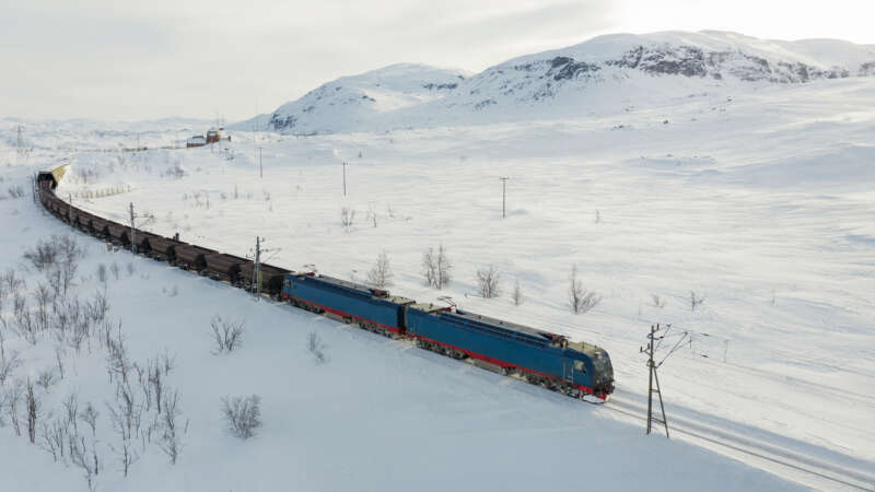 Operations command and control: The future’s digital railway utilizes predictive algorithms to forecast and manage traffic flow convergences. © johner.se/Hans Berggren