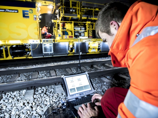 Frequency control for tamping units makes work quieter and more efficient.