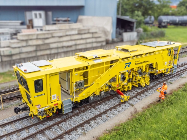 Plasser CompactFlex and Plasser CompactFlex L universal tamping machines are available for maintaining plain-line track and turnouts.