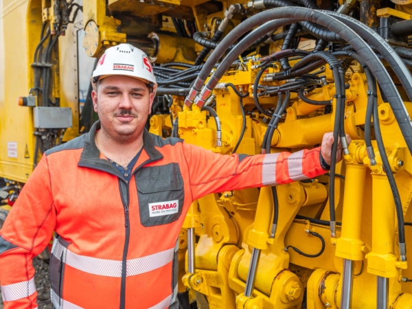 Peter Schuckert, Leiter Bahnbaumaschinen bei der STRABAG AG: Entscheidend für das Retrofit bei Plasser & Theurer waren das Know-how des Herstellers sowie der Einbau von Original-Ersatzteilen.