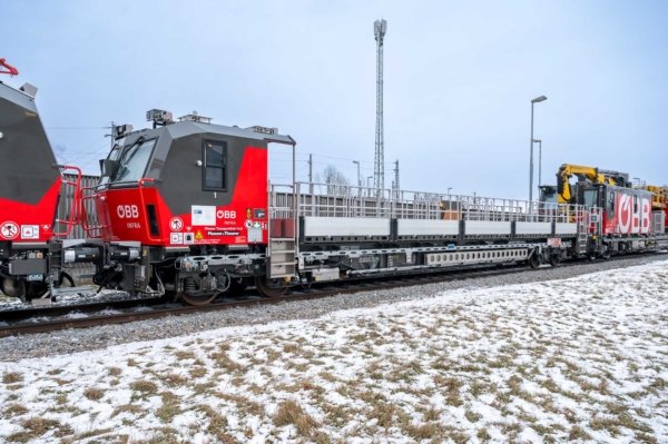 Plasser TransportUnit 14.2: Mit großer Ladefläche zum Transport von zusätzlichem Material und Equipment