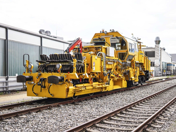 The USP 2000 C2 is one of the most popular models among ballast profiling machines and will be delivered to three Polish companies this year: PNUIK, DOLKOM, and ZRK DOM.