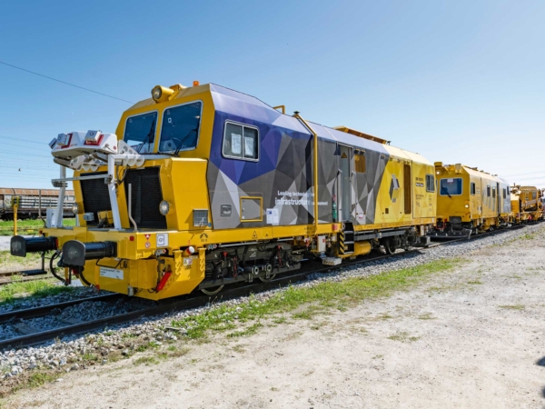 The EM100VT and the EM120VT, two of the most modern track inspection vehicles, are part of the current fleet.